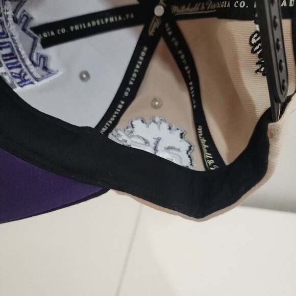 Mitchell & Ness 2010 Sacramento Kings Snapback Hat - Picture 10 of 13
